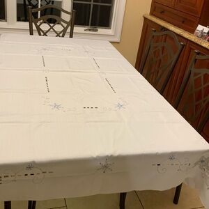 Stunning new embroidered tablecloth. 60x84. 8 napkins.